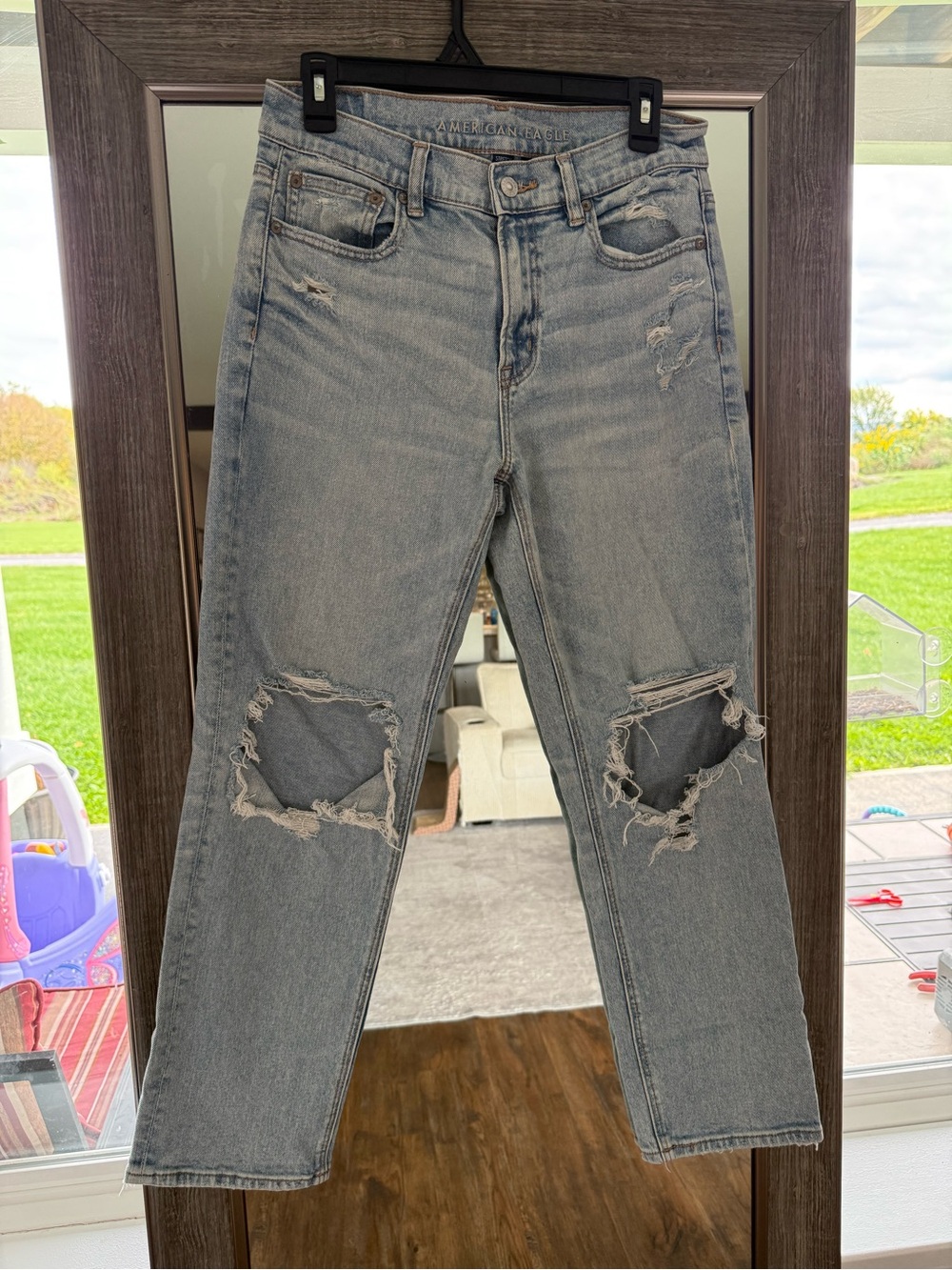 ✨American Eagle Outfitters Light Grey Distressed Boyfriend Jeans✨